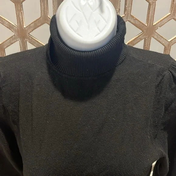 Super Soft White House Black Market Turtleneck Sweater ✨ - Picture 2 of 9